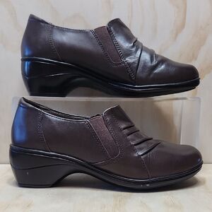 Thom McAn Dark Brown Loafers Women 8 Leather Heeled Shoe Slip-On